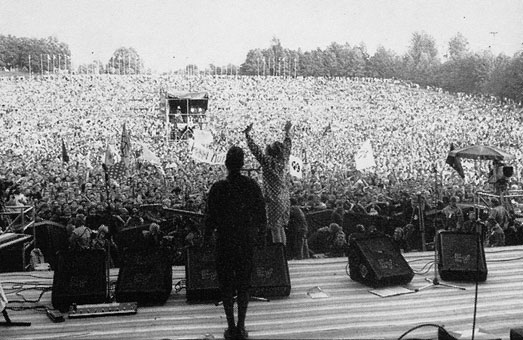 PiL live in Estonia, August 1988 © Brian Aris